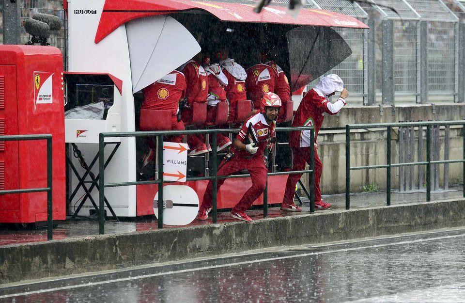 Ferrari boxova ulicka Hungaroring jul16 Reuters