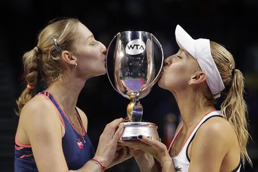 WTA Finals: Deblový titul v Singapure pre Rusky Makarovovú s Vesninovou