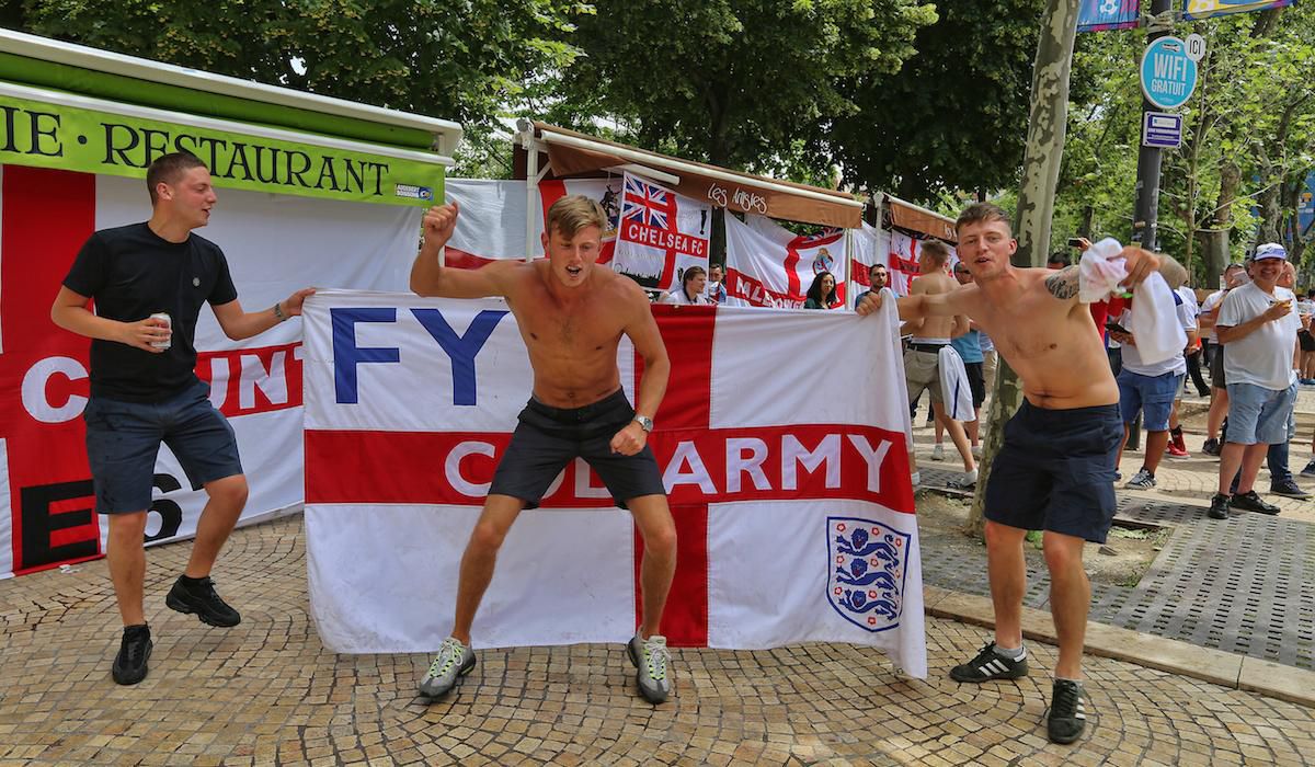 Na snímke fanúšikovia Anglicka pred zápasu B-skupiny na majstrovstvách Európy vo futbale medzi Slovenskom a Anglickom 20. júna 2016 vo francúzskom Saint-Etiénne.
