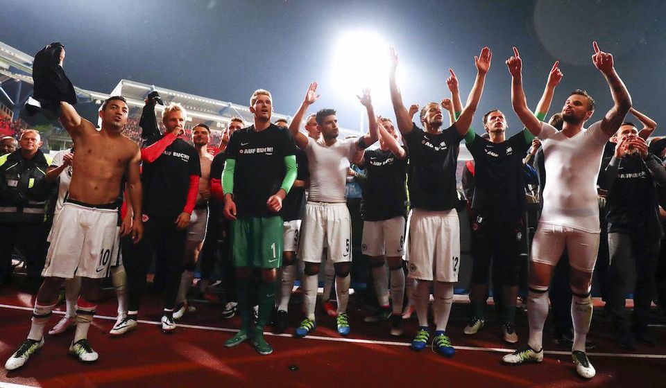 Eintracht Frankfurt, hraci, radost, zachrana, maj16