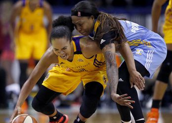 Video: WNBA: Rekordná kanonáda Indiany, zažiarila aj Toliverová