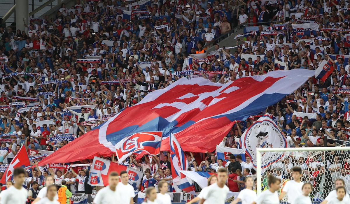 Na snímke fanúšikovia Slovenska počas zápasu B-skupiny na majstrovstvách Európy vo futbale medzi Slovennskom a Anglickom 20. júna 2016 vo francúzskom Saint-Etiénne.