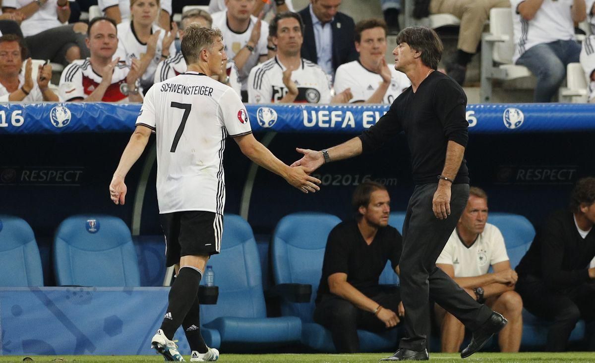 Nemecko Bastian Schweinsteiger Joachim Low me2016 jul16 Reuters