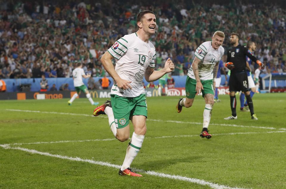 robbie brady irsko oslava gol euro jun2016