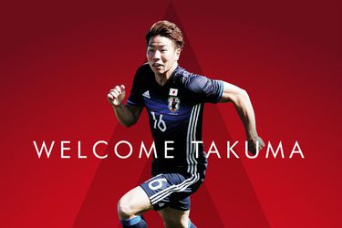 Arsenal podpísal zmluvu s japonským útočníkom Takumom Asanom