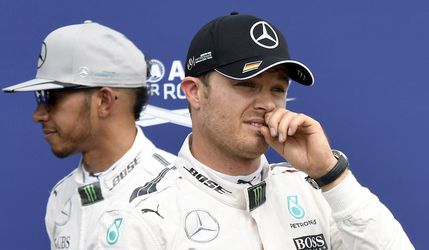 Video: Rosberg doplatil na predbiehací manéver aj kiks v boxoch