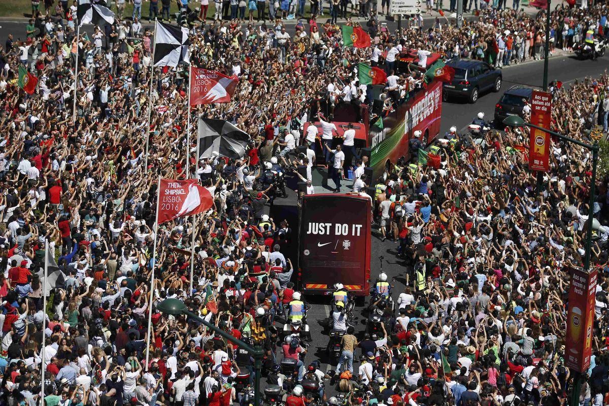 Portugalsko oslavy Lisabon EURO 2016 jul16 3 Reuters