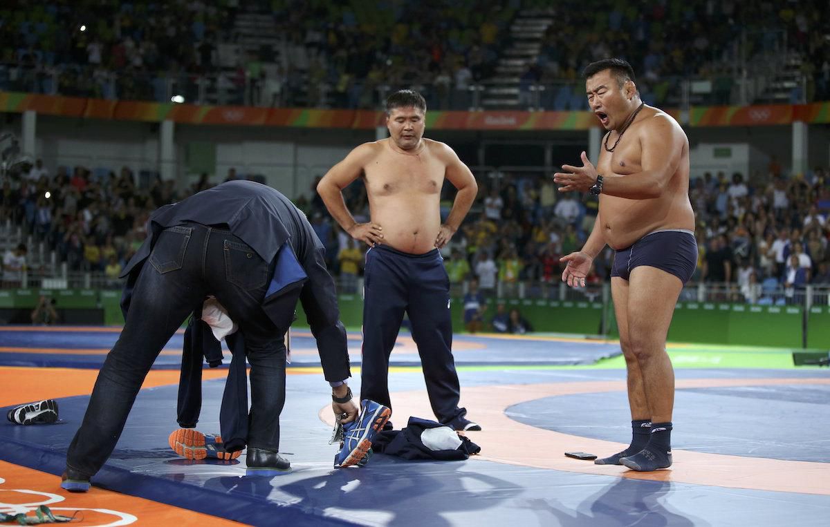 zapasenie mongolsko trener striptiz oh rio2016