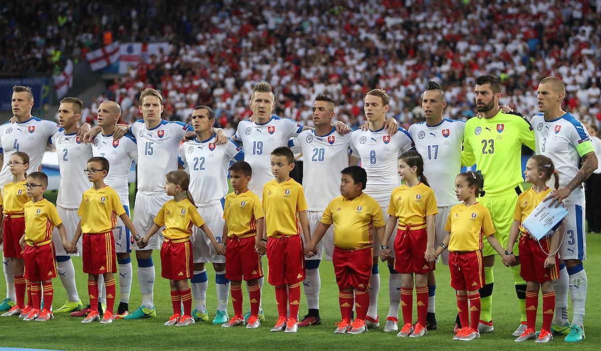 Na snímke tím Slovenska počas zápasu B-skupiny na majstrovstvách Európy vo futbale medzi Slovennskom a Anglickom 20. júna 2016 vo francúzskom Saint-Etiénne.