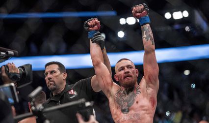 Video: Historický duel v UFC! McGregor ustál Diaza v piatich kolách