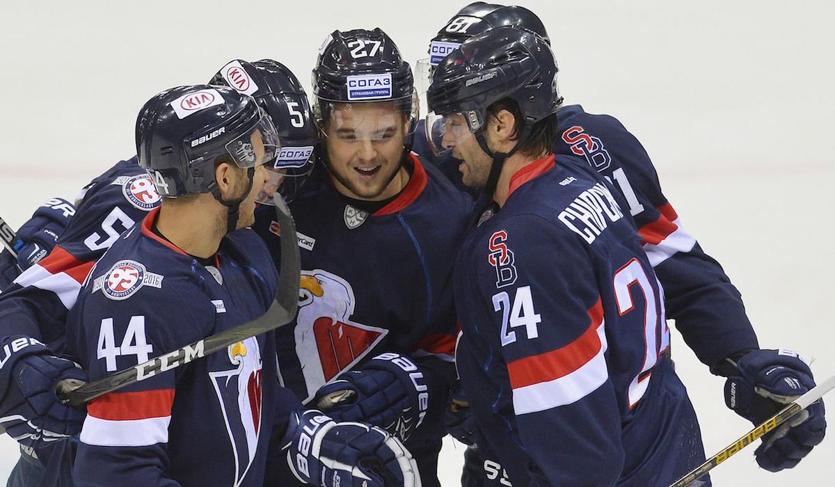 Mislav Rosandic, Patrik Bacik, Tomas Zigo, Tomas Kubalik, Kyle Chipchura, HC Slovan, hraci, radost, gol, sep16, TASR