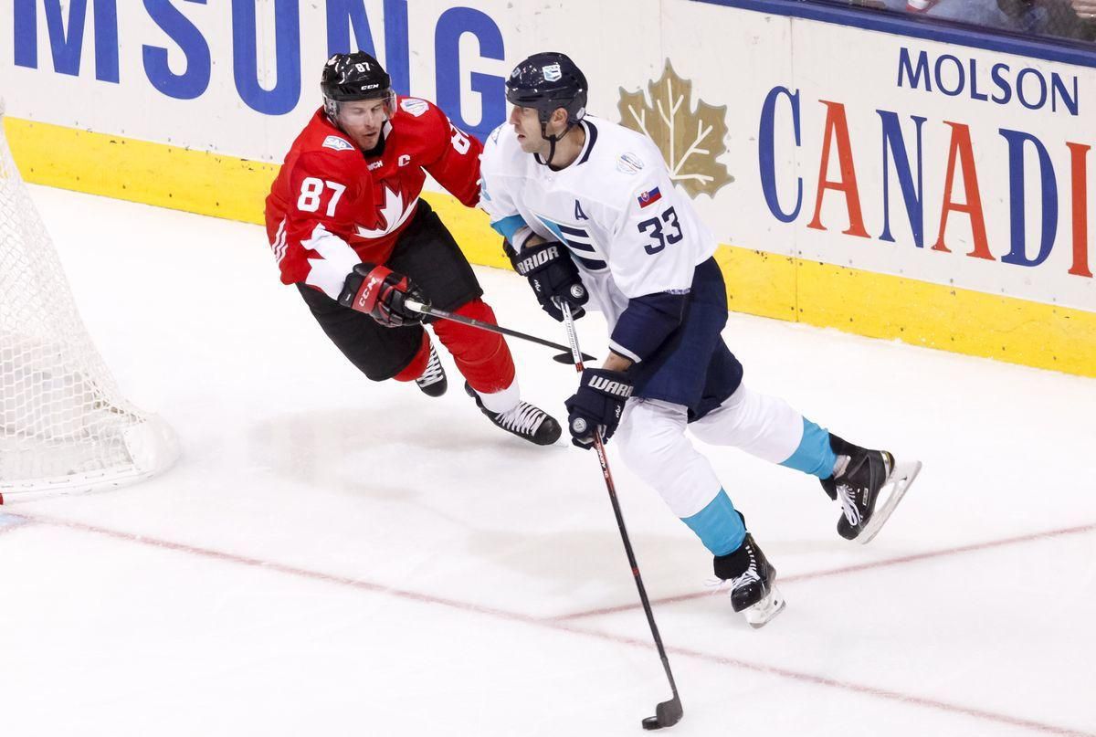 Zdeno Chara Sidney Crosby sep16 Getty Images