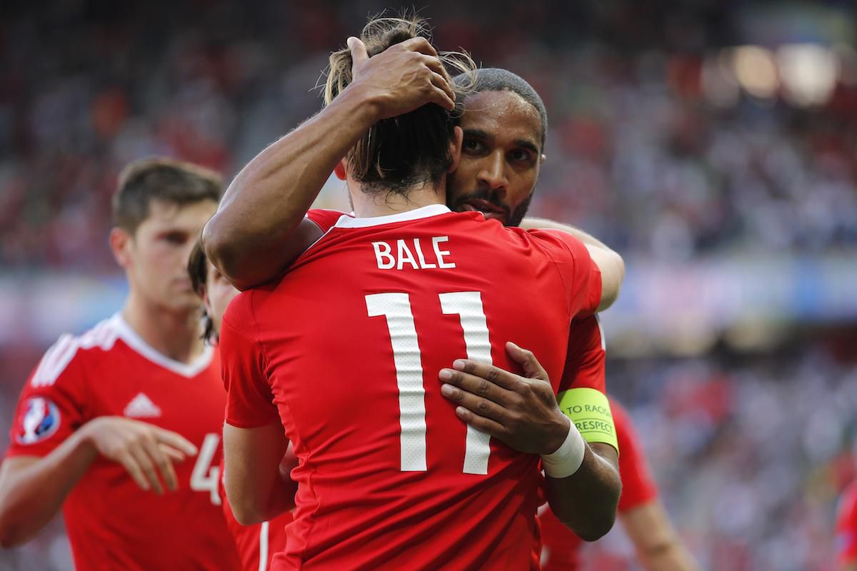 Ashley Williams Gareth Bale wales osemfinale euro jun2016