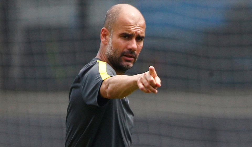 Pep Guardiola, trening, Manchester City, ukazuje prstom, priprava, Jul 2016