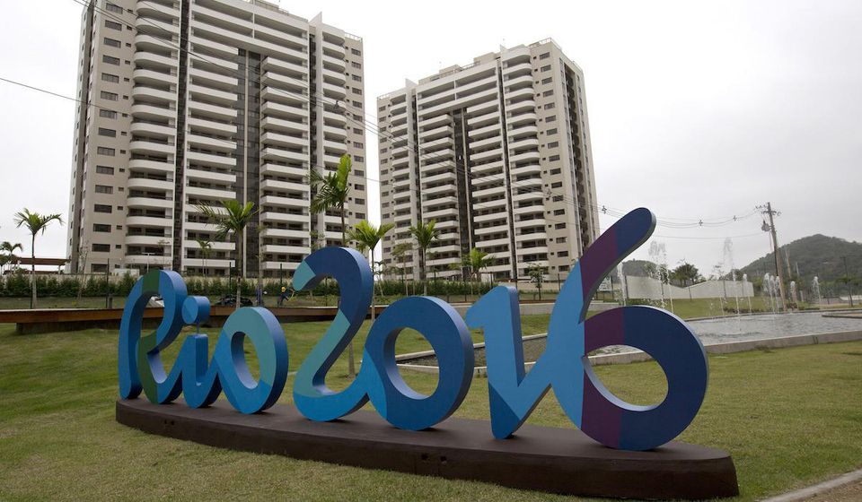 Rio 2016, logo, v meste, Rio de Janeiro, Jun2016