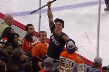 Foto: Video: To nevymyslíš, to je život: Hokejka mu bola súdená