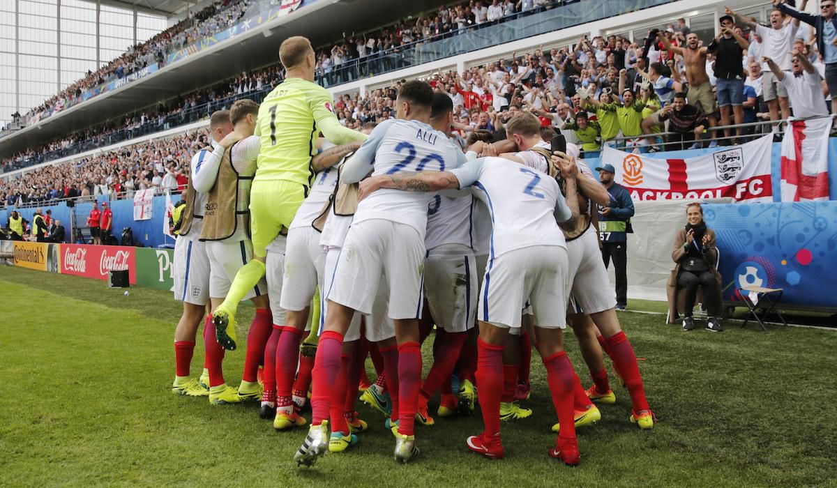 Anglicko, hraci, radost, pokope, vs. Wales, EURO 2016