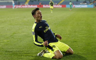 Video: Geniálny gól Mesuta Özila rozhodol o výhre Arsenalu
