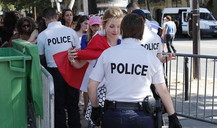 Polícia našla v blízkosti hotela francúzskeho tímu bombu
