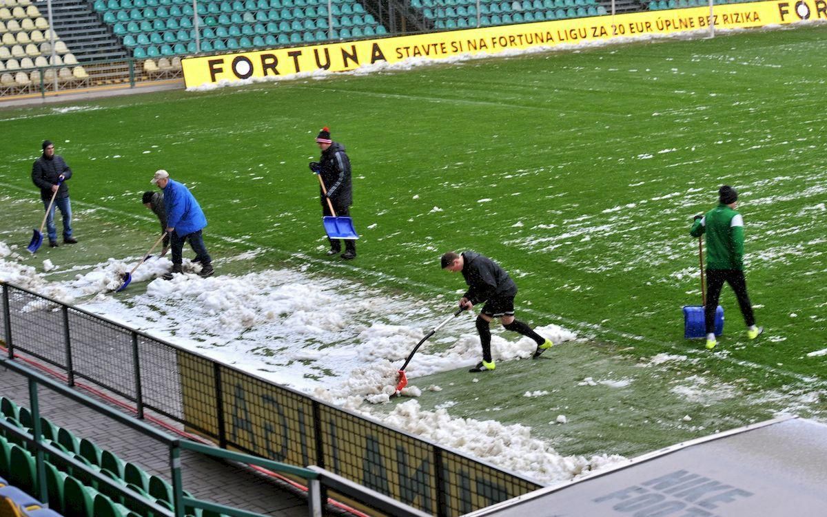 MSK Zilina Stadion pod Dubnom sneh mar16 TASR