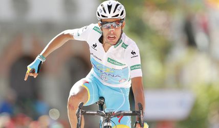 Video: Critérium du Dauphiné: Aru odolal stíhacej jazde pelotónu