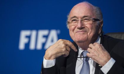 Blatter sa môže usmievať, napriek zákazu činnosti svoj plat dostane
