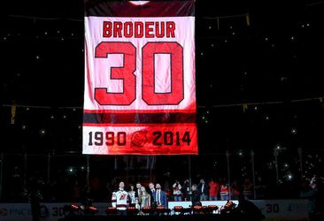 Video: Číslo 30 legendárneho Martina Brodeura slávnostne vyvesené