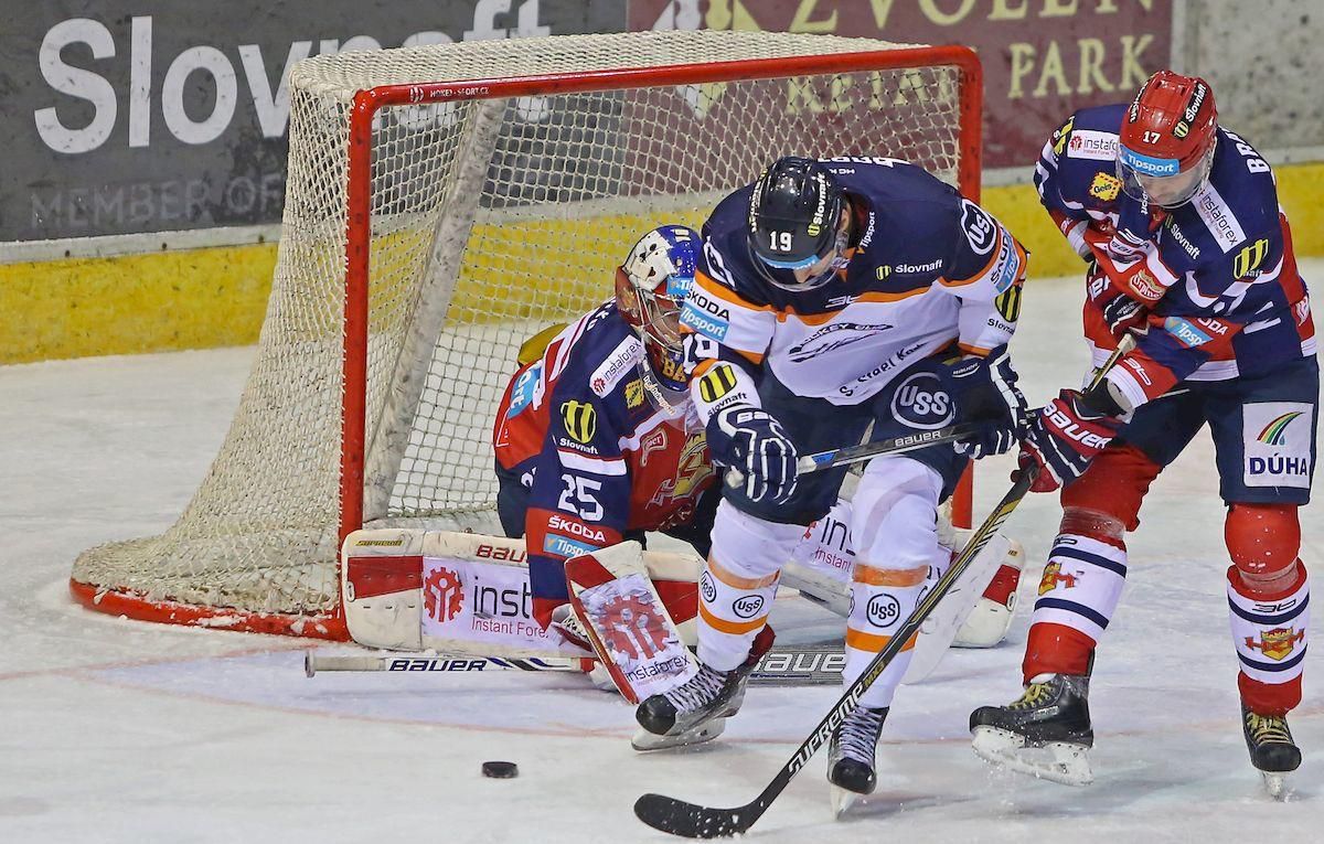 HKM Zvolen HC Kosice Samuel Baros Dalibor Bortnak jan16 TASR