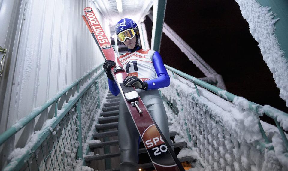 Skoky na lyžiach-SP: Silný vietor zrušil náhradné preteky za Ruku