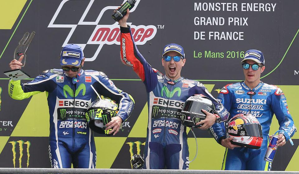 Jorge Lorenzo, Valentino Rossi, Maverick Vinales, podium, radost, MotoGP, maj16