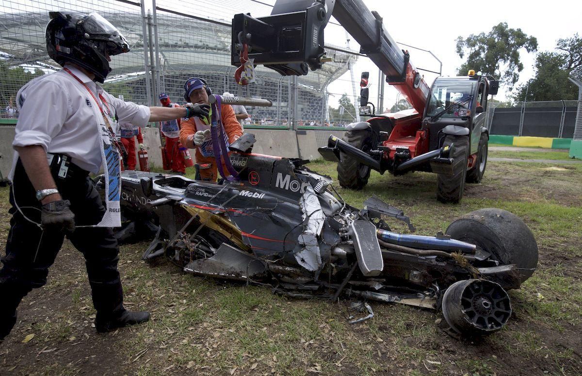 Fernando Alonso McLaren VC Australie mar16 Reuters