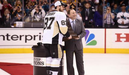 Sidney Crosby konečne získal aj osobnú prestížnu trofej