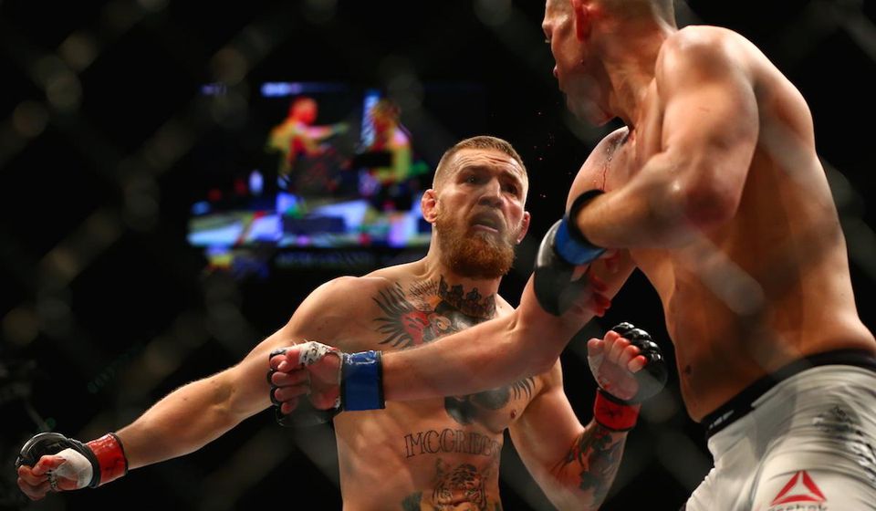 Conor McGregor vs. Nate Diaz, oktagon, suboj, obrazovka v pozadi, UFC, Mar2016
