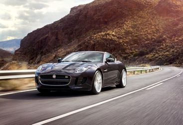 Jaguar škriabe všetkými štyrmi
