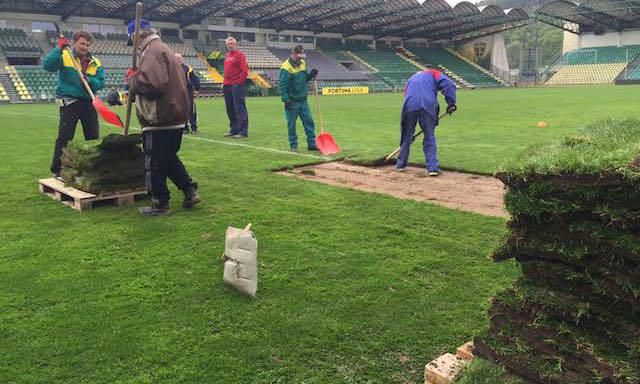 MSK Zilina, rekonstrukcia travnika, maj16