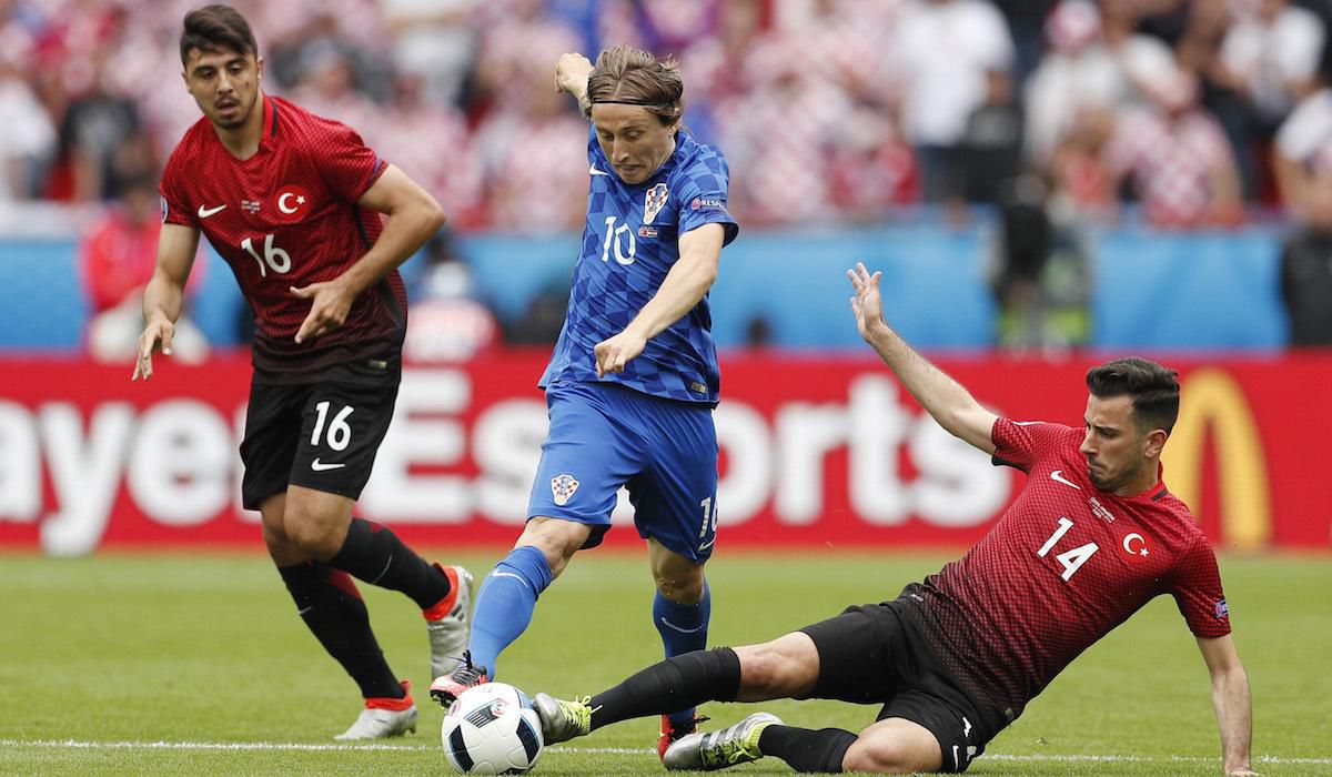 Chorvatsko, Luka Modric, Turecko, Oguzhan Ozyakup, Ozan Tufan, EURO 2016, jun16