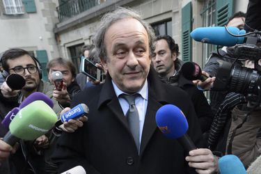 Etická komisia FIFA informovala Blattera aj Platiniho o dôvodoch trestov