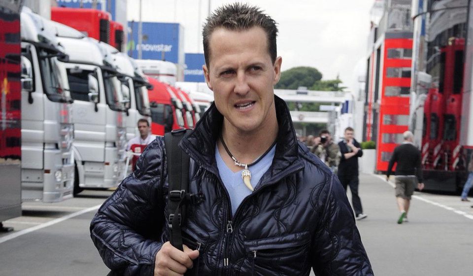 Michael Schumacher, portret, pohlad, paddock, maj10
