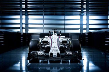 Foto: Williams predstavil FW38, chce ponaháňať Mercedes aj Ferrari