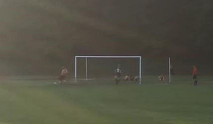 Video: Horšie kopnutú penaltu ste asi ešte nevideli