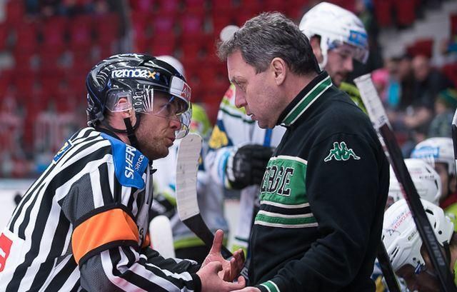 Peter Oremus Karlovy Vary lavicka jan16 hokejkv.cz