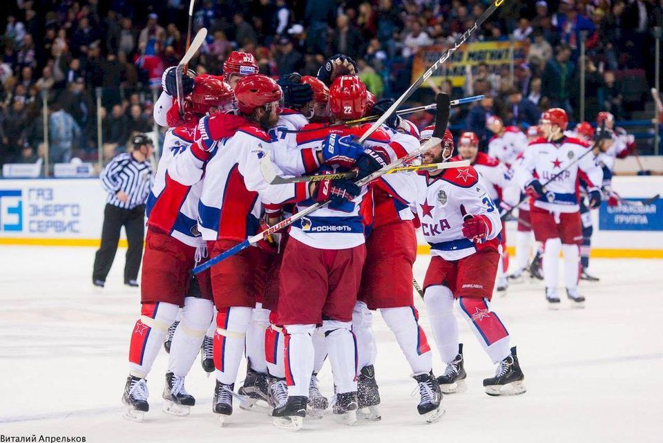 CSKA Moskva hraci radost finale apr16 cska-hockey.ru