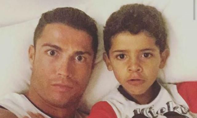 Cristiano Ronaldo a syn, selfie, Mar2016