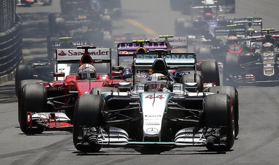 O Monako sa cez víkend pobijú Mercedes, Ferrari aj Red Bull