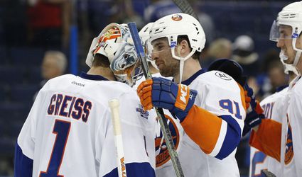 Video: NY Islanders vstúpil do 2. kola víťazstvom, Halák stále nechytal