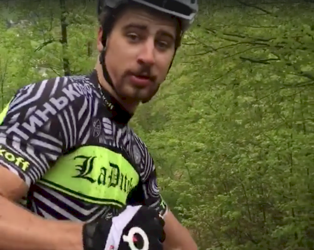 Video: Ako Peter Sagan zmizol v lesnej húštine