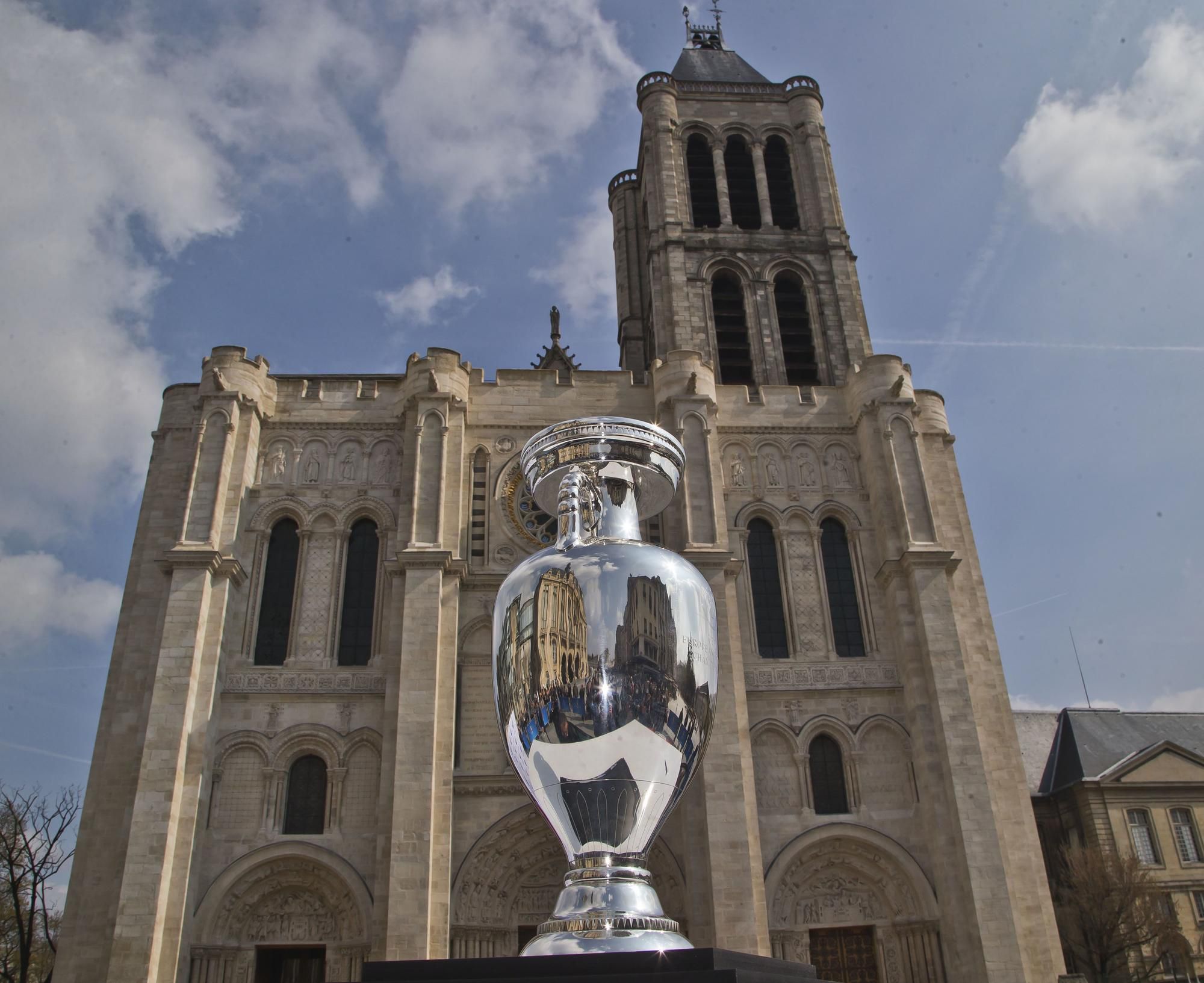 Trofej EURO 2016 predstavenie apr16 TASR