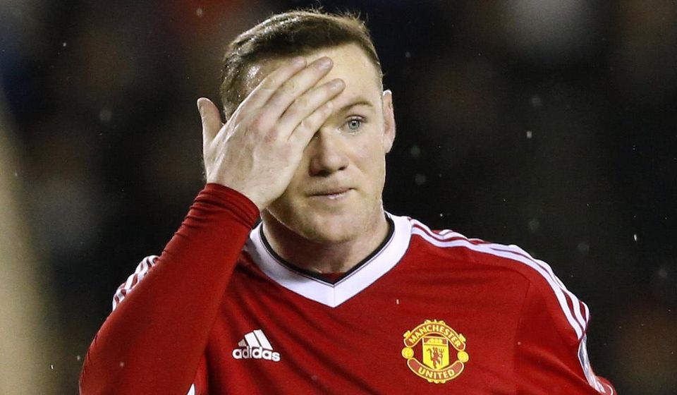 Wayne Rooney, Manchester United, chyta sa za hlavu, Feb2016