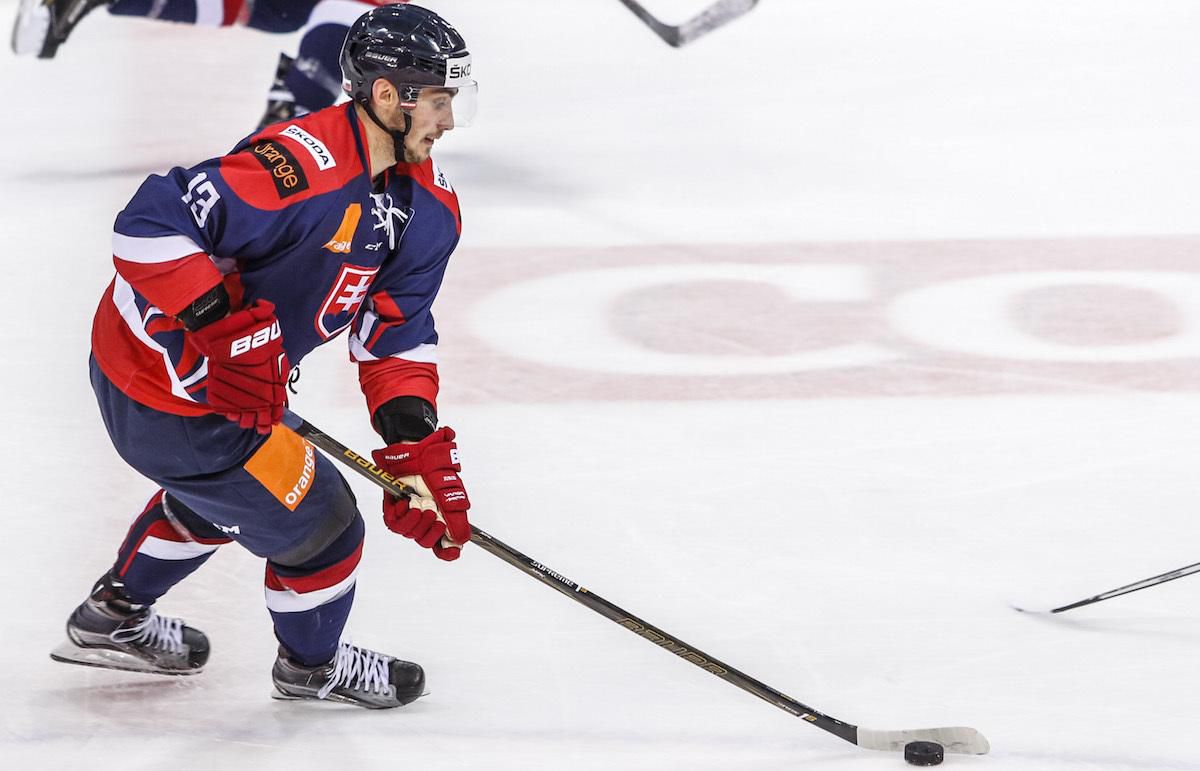 Tomas Jurco, s pukom, Slovensko, vs. Dansko, Euro Hockey Challenge, Apr2016