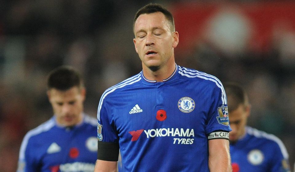 John Terry, FC Chelsea, velmi smutny, zavrete oci, Dec2015